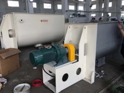臥式螺帶混合機(jī)  